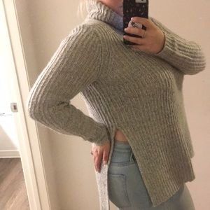 Slit turtleneck